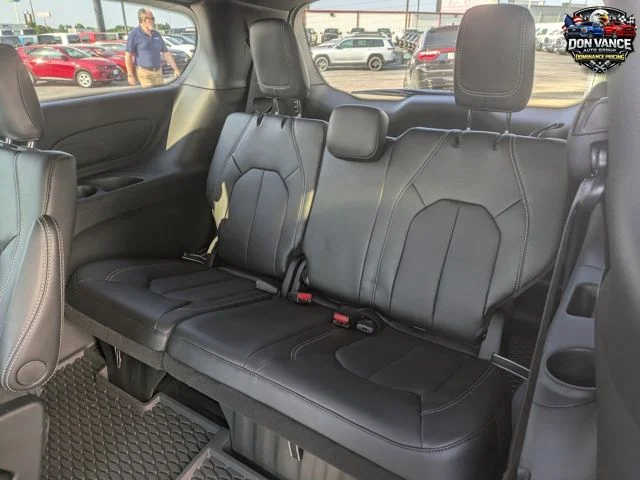 2025 Chrysler Pacifica Select - Photo 22