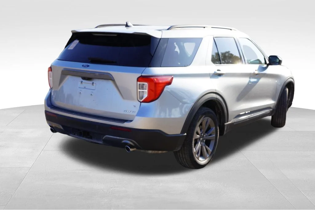 Used 2023 Silver Ford XLT image 3