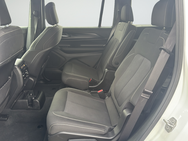 Used 2025 White Jeep Laredo image 27