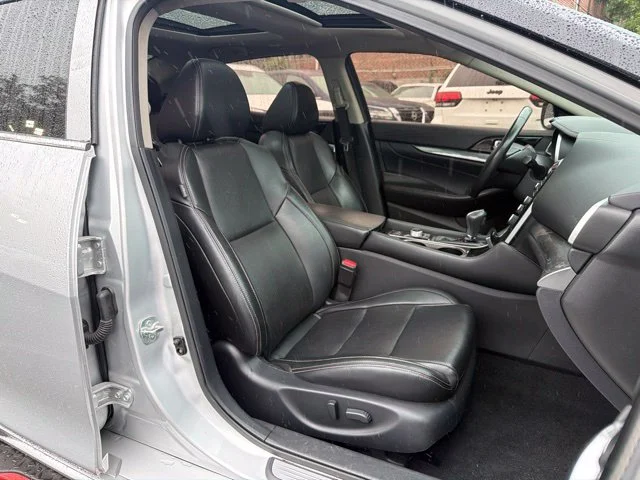 Used 2020 Silver Nissan 3.5 SL image 31