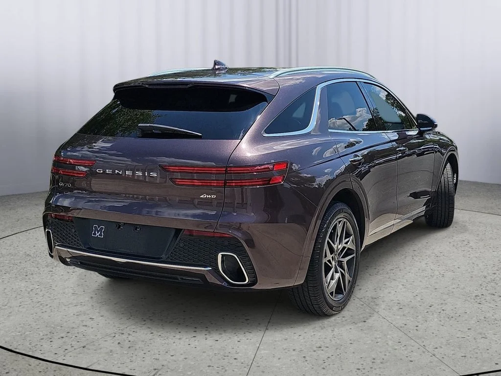 Used 2022 Red Genesis 2.5T image 3