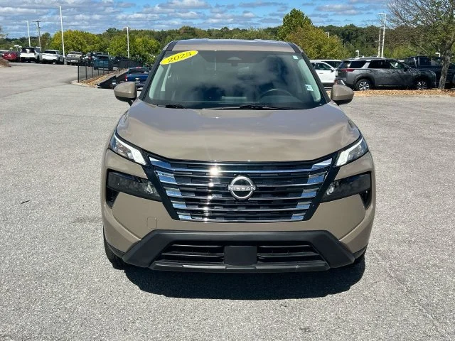 Used 2025  Nissan SV image 9
