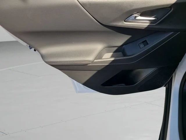 New 2027 Summit White Chevrolet LT image 17