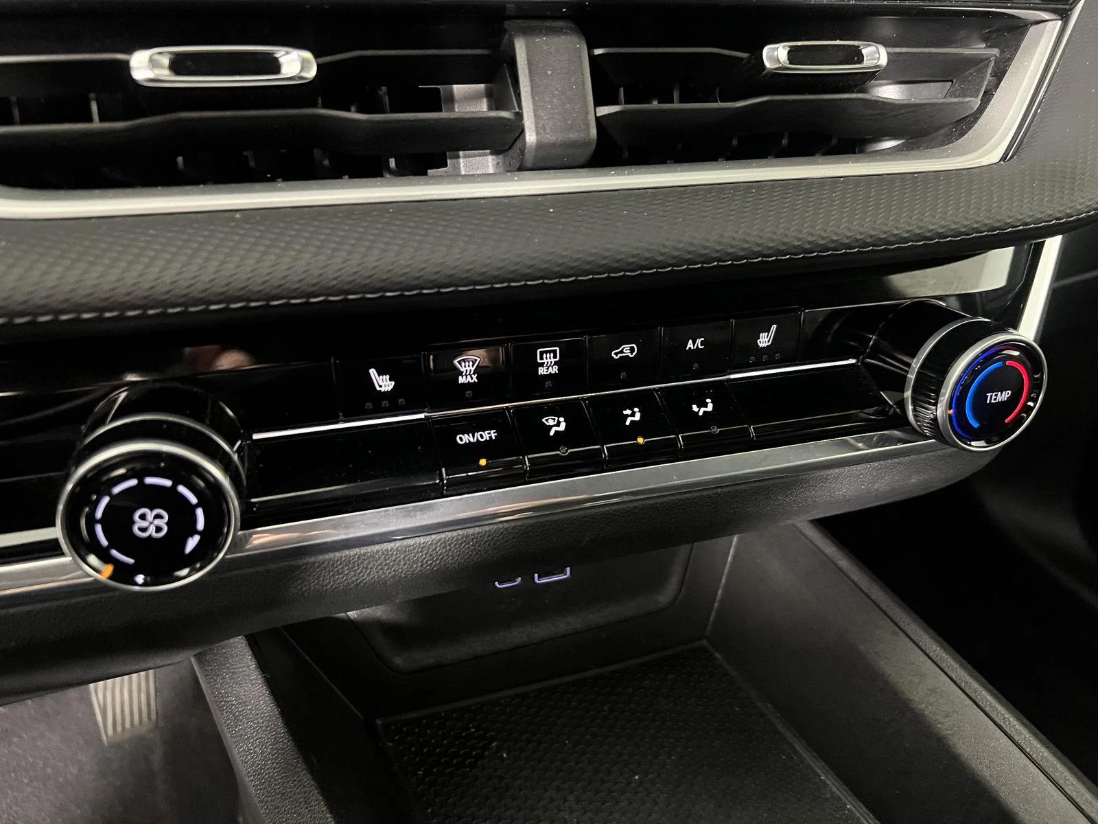 Used 2025 Mosaic Black Metallic Chevrolet LT image 18