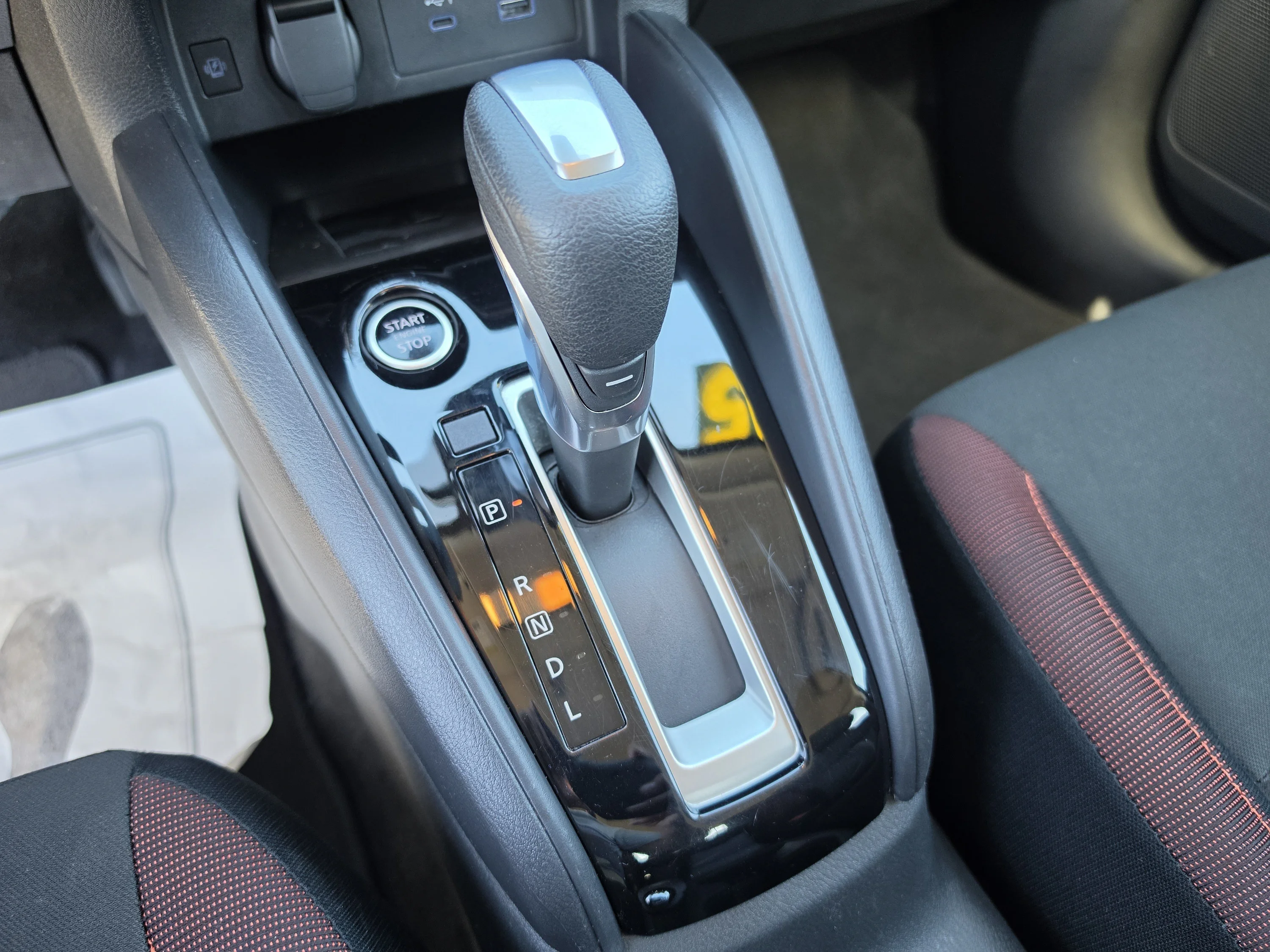 Used 2025 Super Black Nissan SR image 30