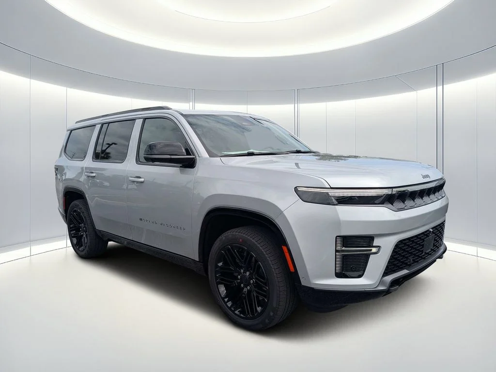 New 2026 Silver-Zynith Exterior Paint Jeep Limited Reserve image 2