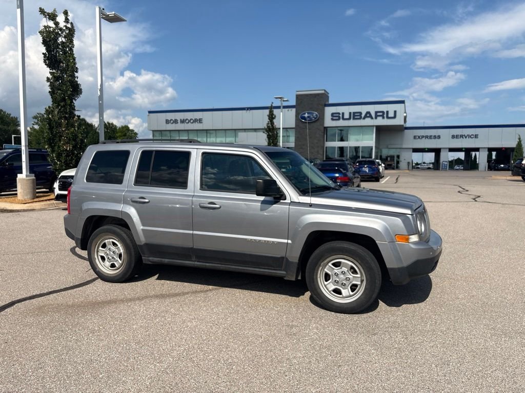 Used 2016 Silver Jeep Sport image 1