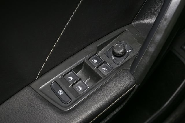 Used 2024  Volkswagen 2.0T SE image 33