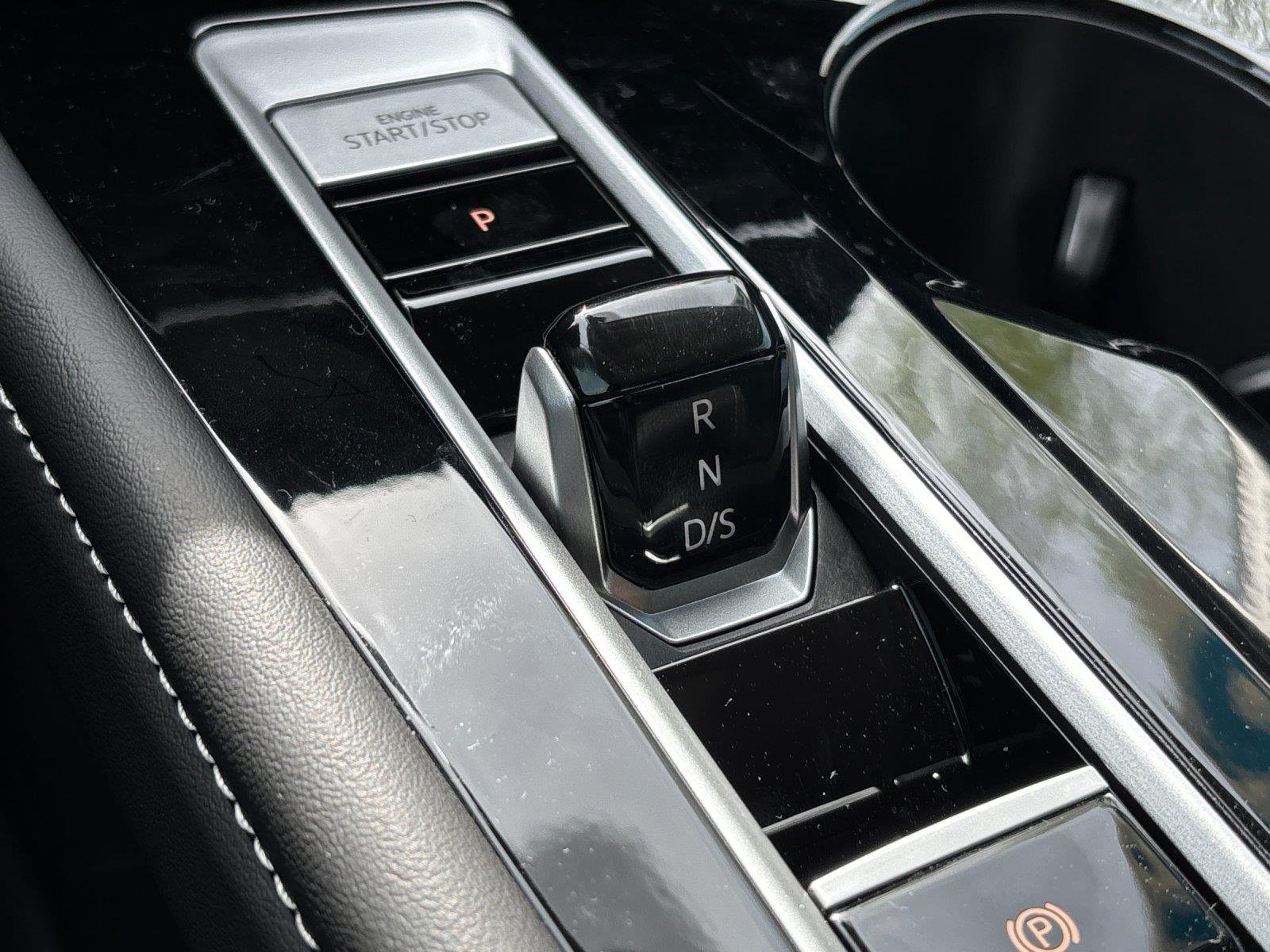 2025 Volkswagen Atlas SE w/Tech - Photo 27