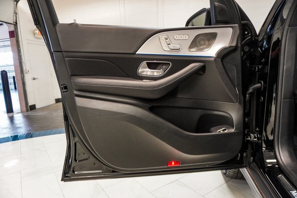 Used 2025 Black Mercedes-Benz GLS 450 image 24