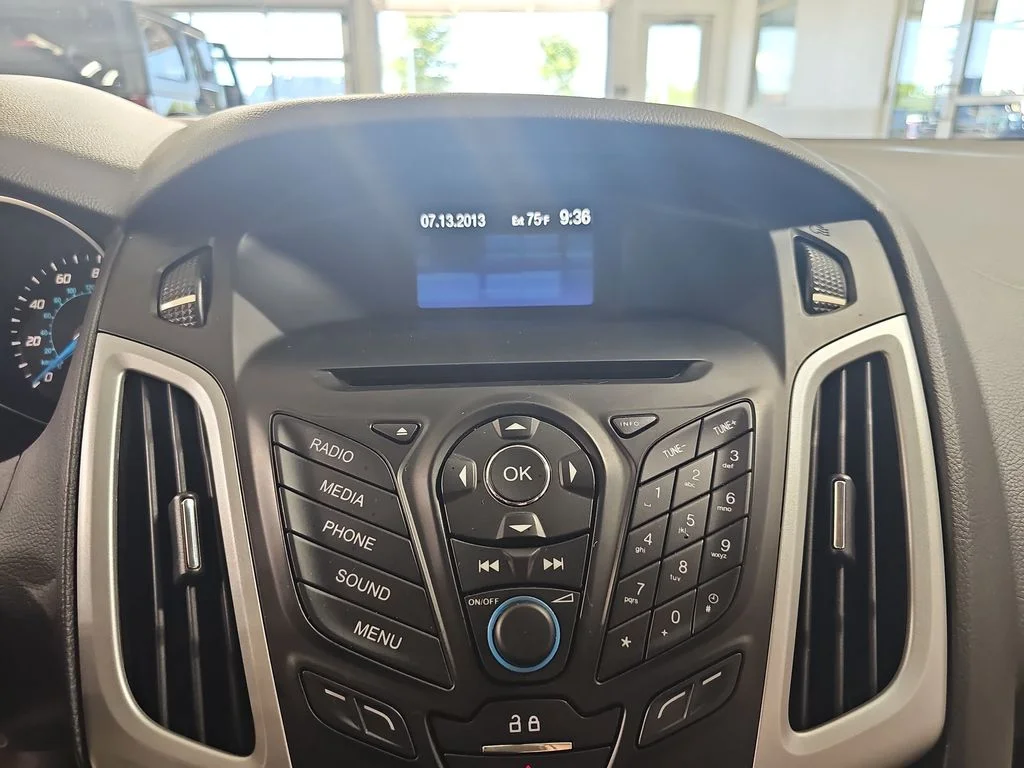 Used 2014 Red Ford SE image 26