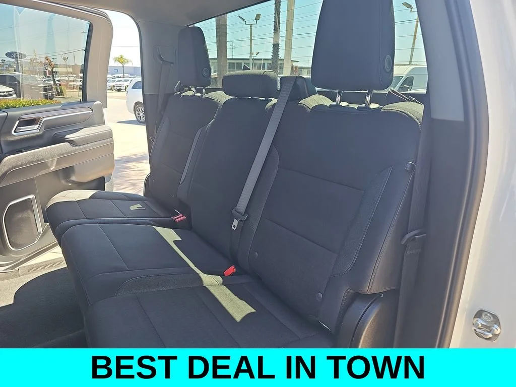 Used 2025 White Chevrolet LT image 17