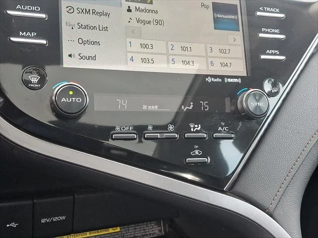 2020 Toyota Camry XLE - Photo 19