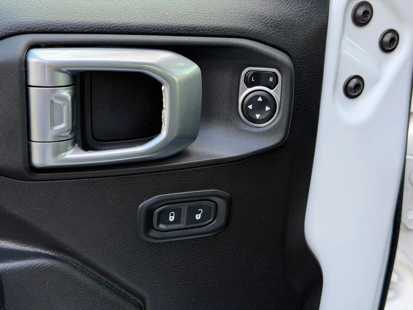 Used 2022 White Jeep Mojave image 13