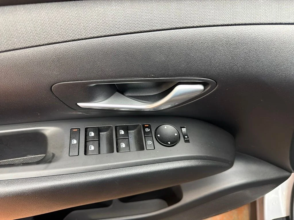 Used 2025 Shimmering Silver Hyundai SEL Convenience image 24