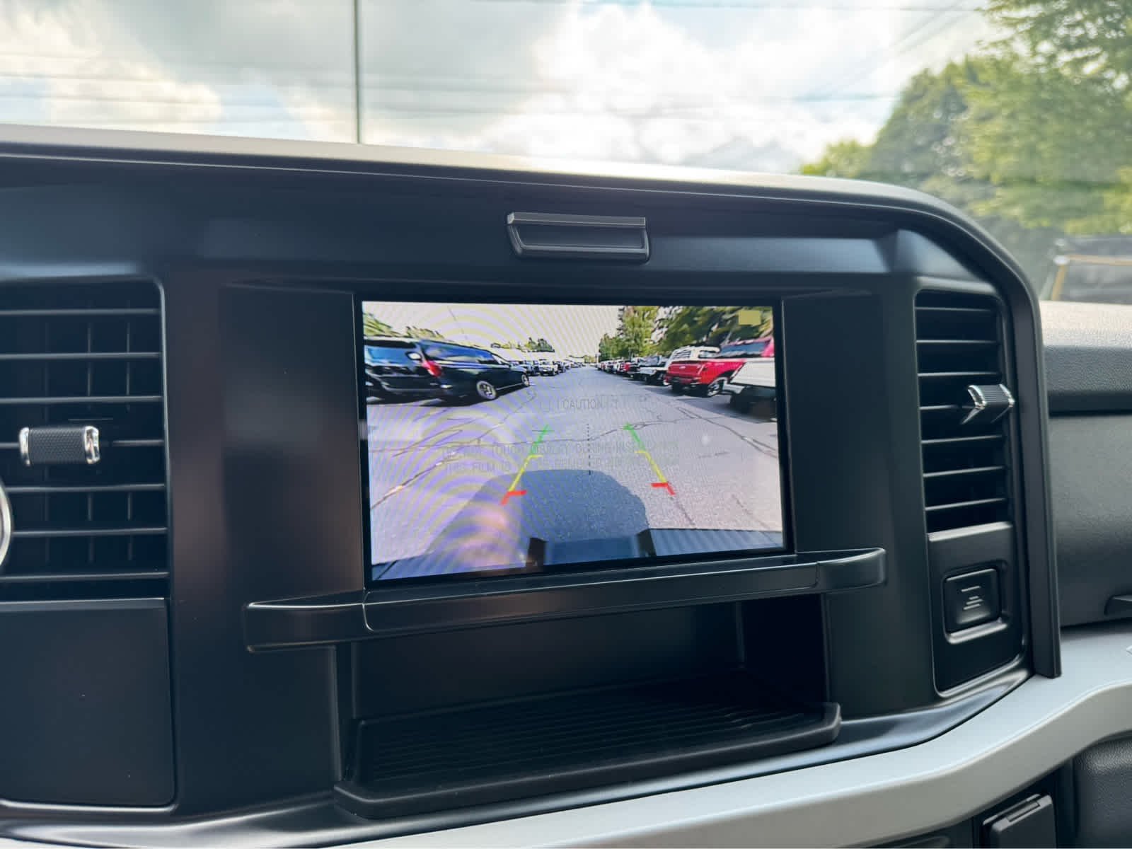 New 2027 Oxford White Ford XLT image 22