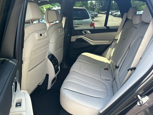 Used 2021 Gray BMW xDrive40i image 21