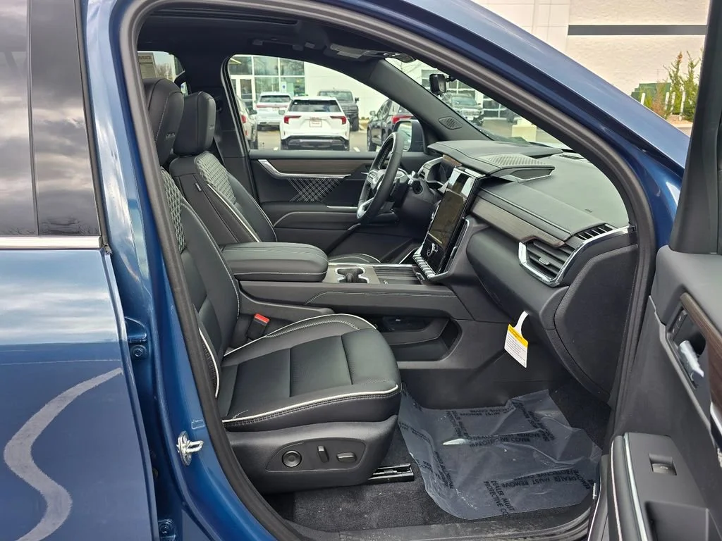 2026 GMC Acadia Denali - Photo 36
