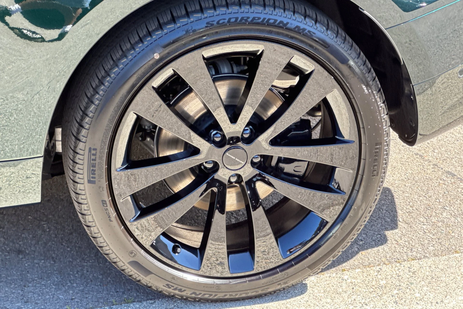 New 2026 British Racing Green Land Rover Dynamic SE image 11
