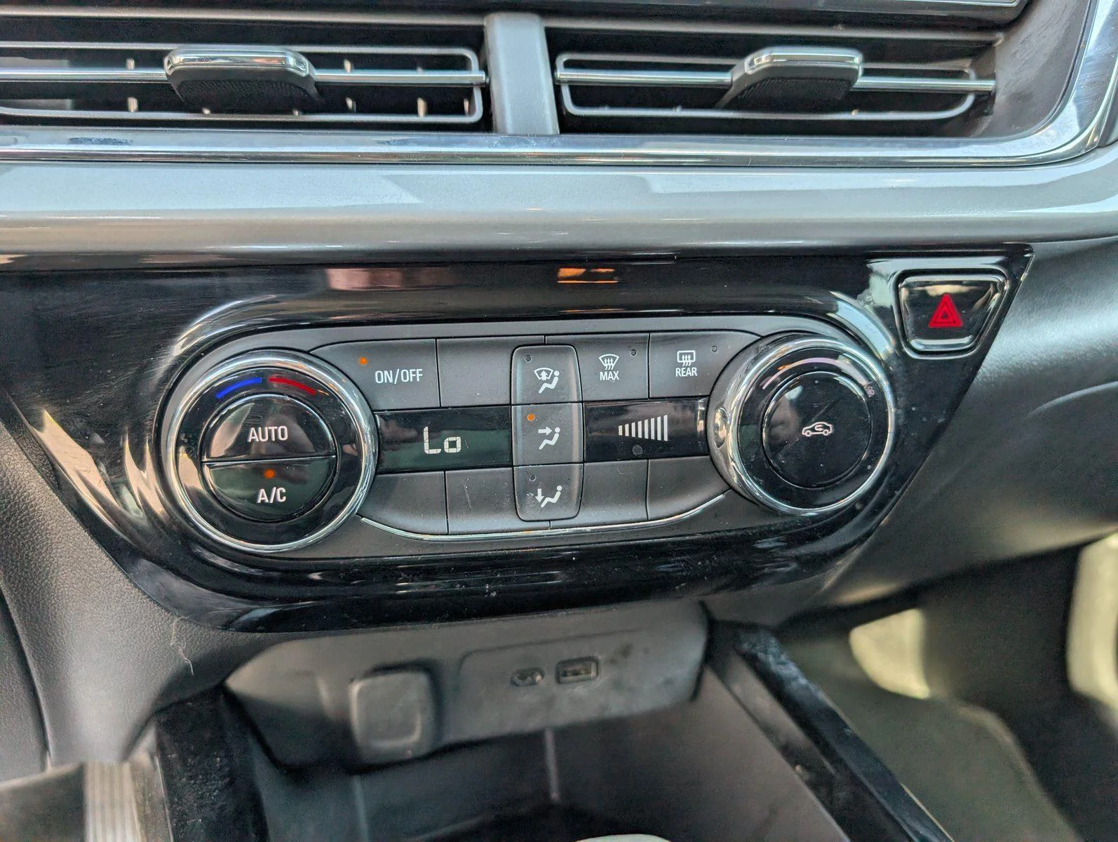 Used 2025 Cypress Gray Chevrolet LT image 18