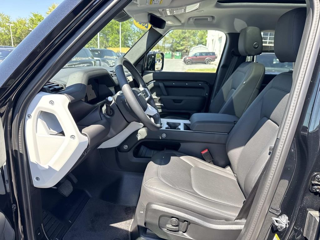 Used 2025 Black Land Rover S image 19