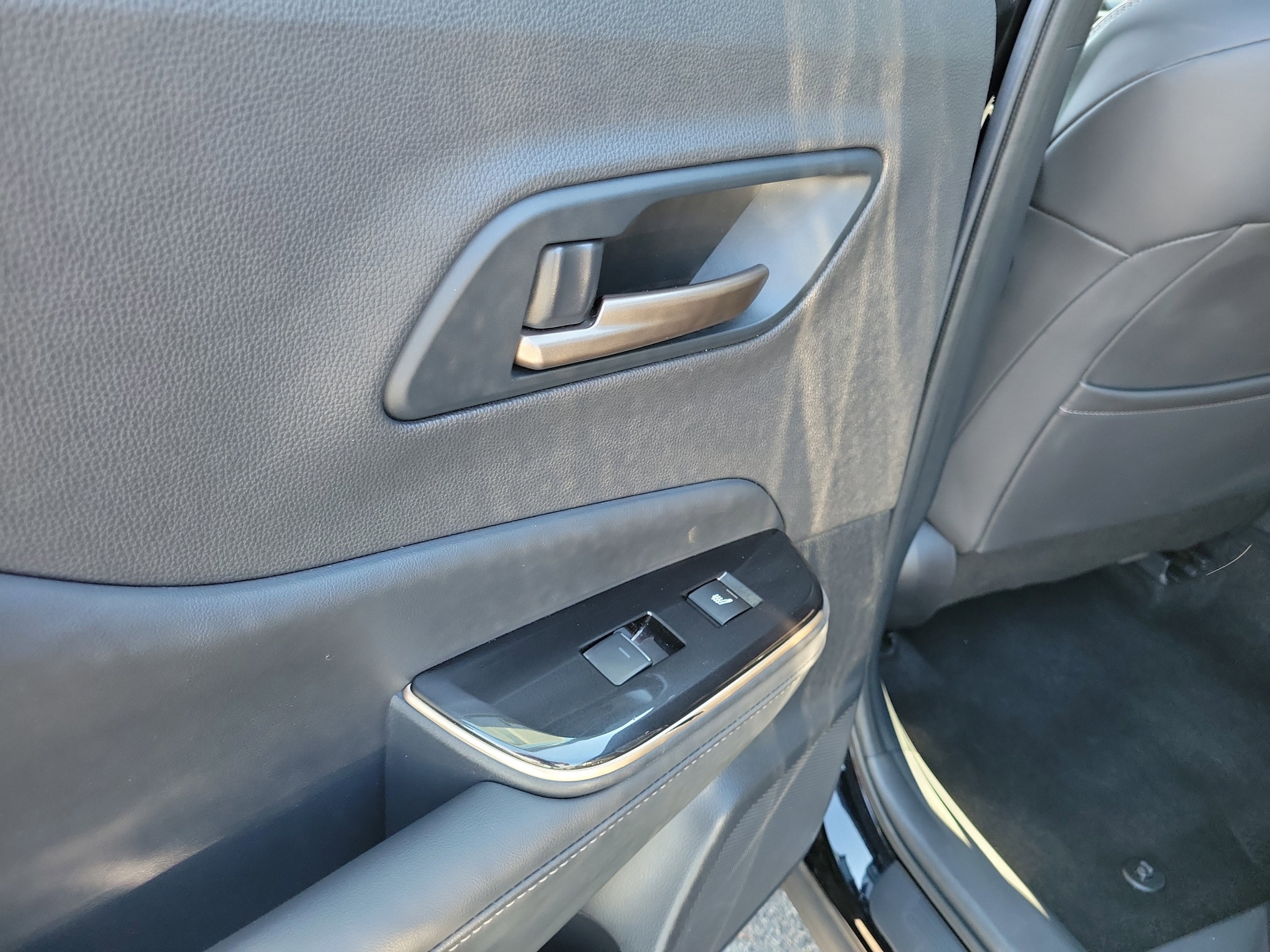 2025 Toyota Crown XLE - Photo 13