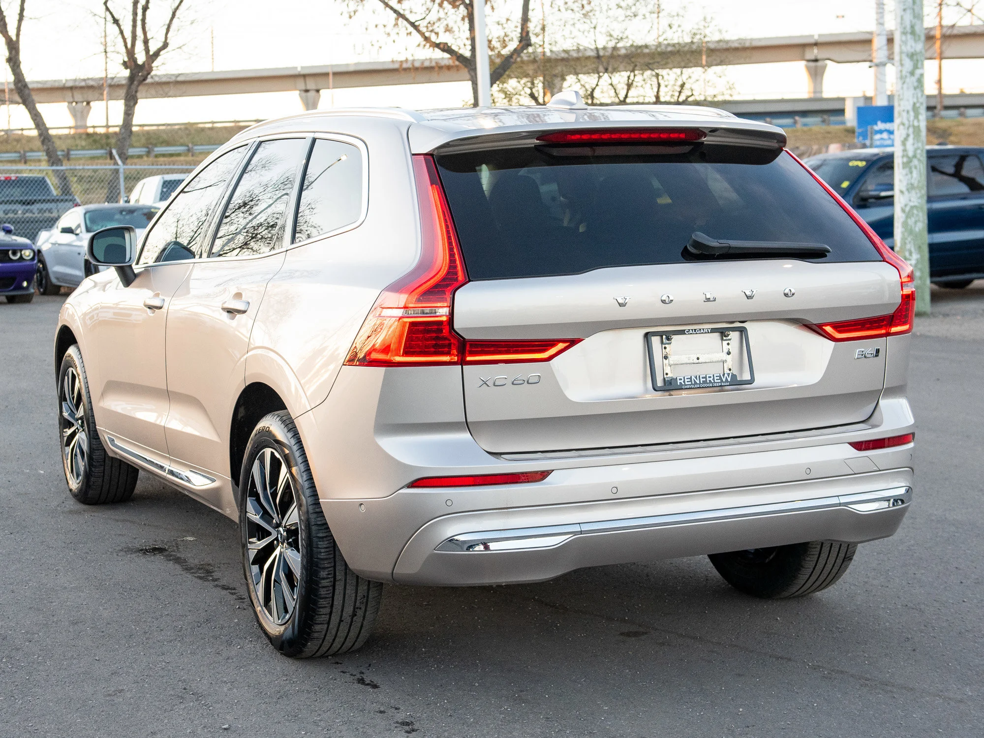Certified Used 2023 Silver Volvo Plus Bright Theme * No Accidens | Heated Seats | Panoramic Roof | Apple CarPlay image 14