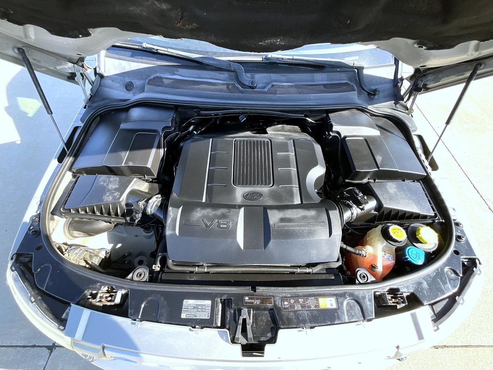 Used 2011 Beige Land Rover V8 image 28