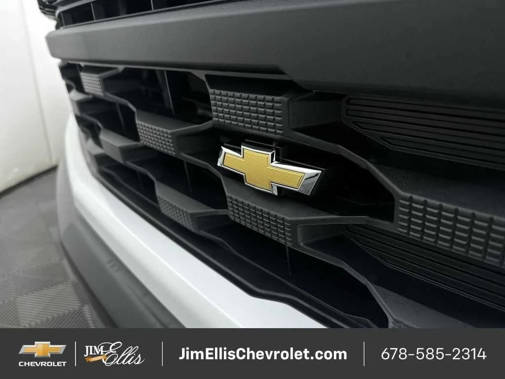 New 2026 Summit White Chevrolet WT image 52