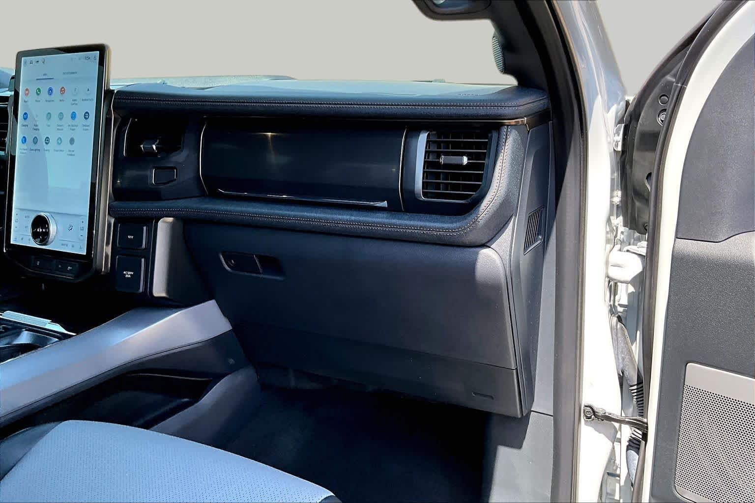 Certified Used 2024 Avalanche Ford LARIAT image 18