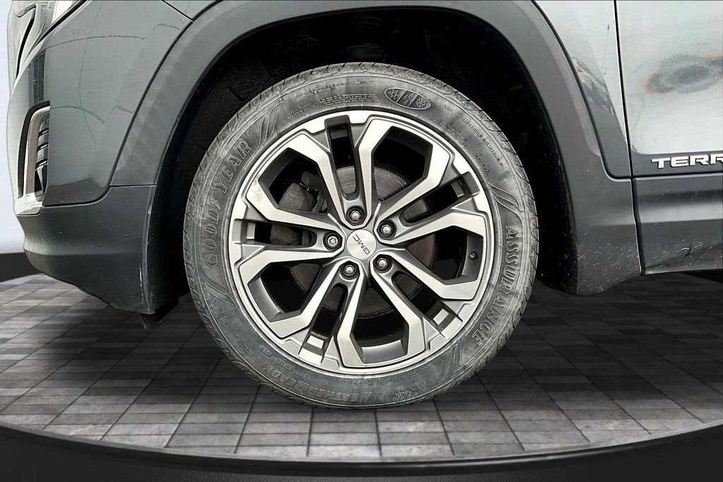 Used 2018 Gray GMC SLT image 29