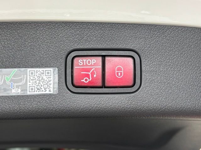 New 2026 Polar White Mercedes-Benz GLC 300 image 34