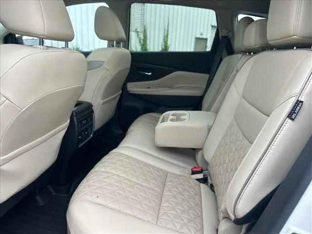 Used 2020 White Nissan Platinum image 18