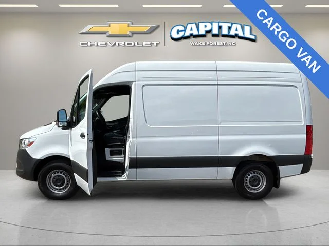 Used 2025  Mercedes-Benz Cargo 144 WB image 4