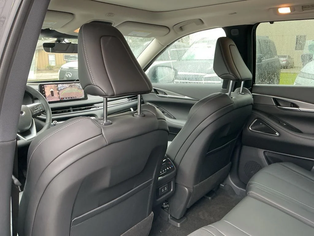 New 2026 MINERAL BLACK INFINITI Luxe FWD image 28