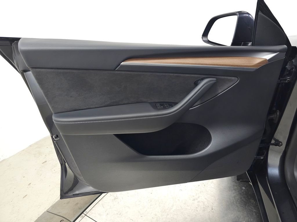 Used 2024 Stealth Gray Tesla Long Range image 15