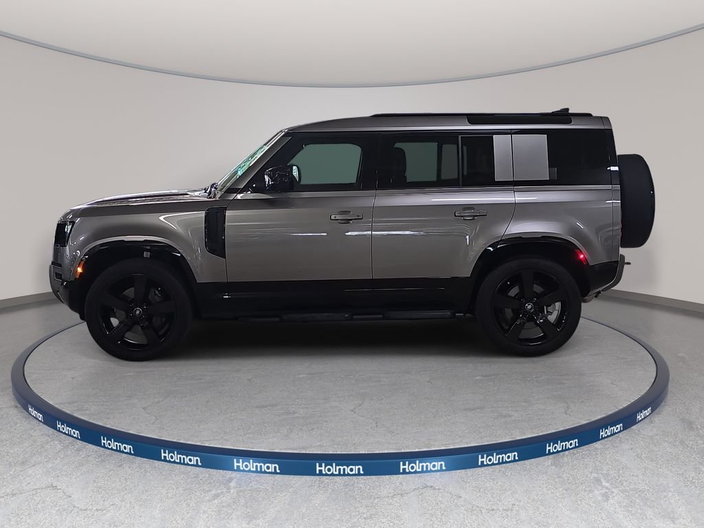 Used 2025 Silver Land Rover X-Dynamic SE image 11