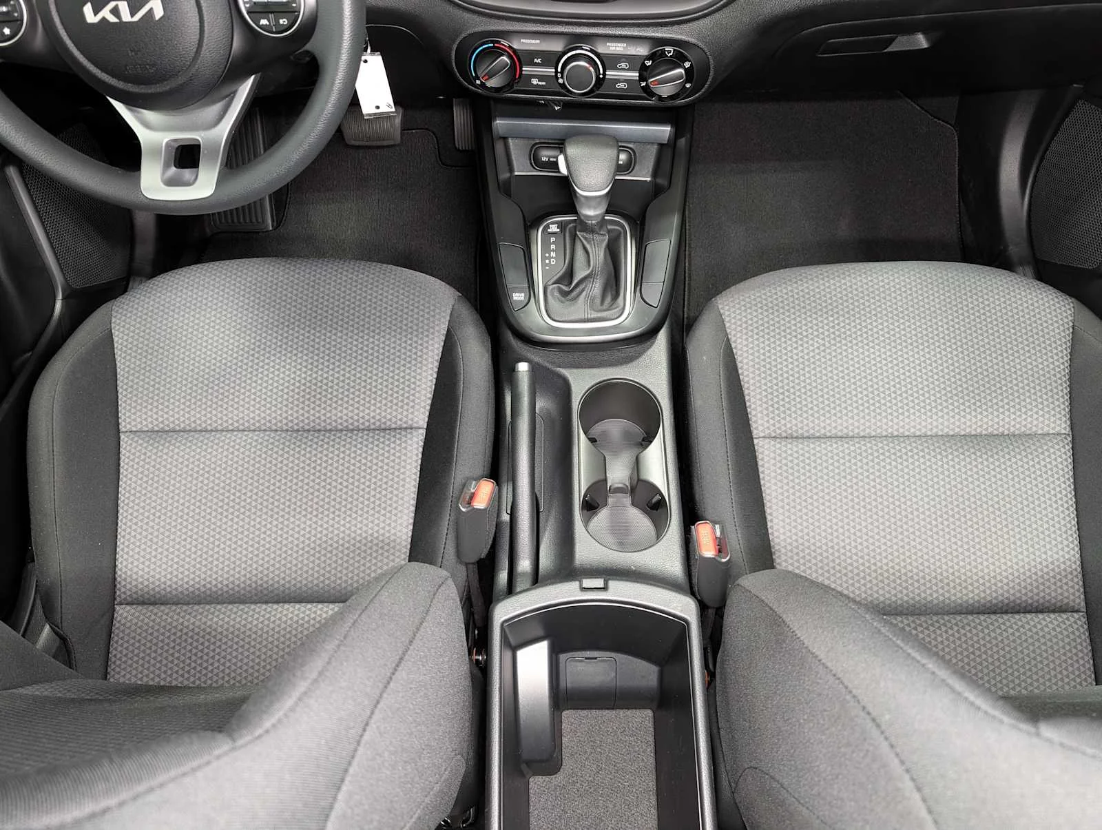 Certified Used 2025 Snow White Pearl Kia LX image 20
