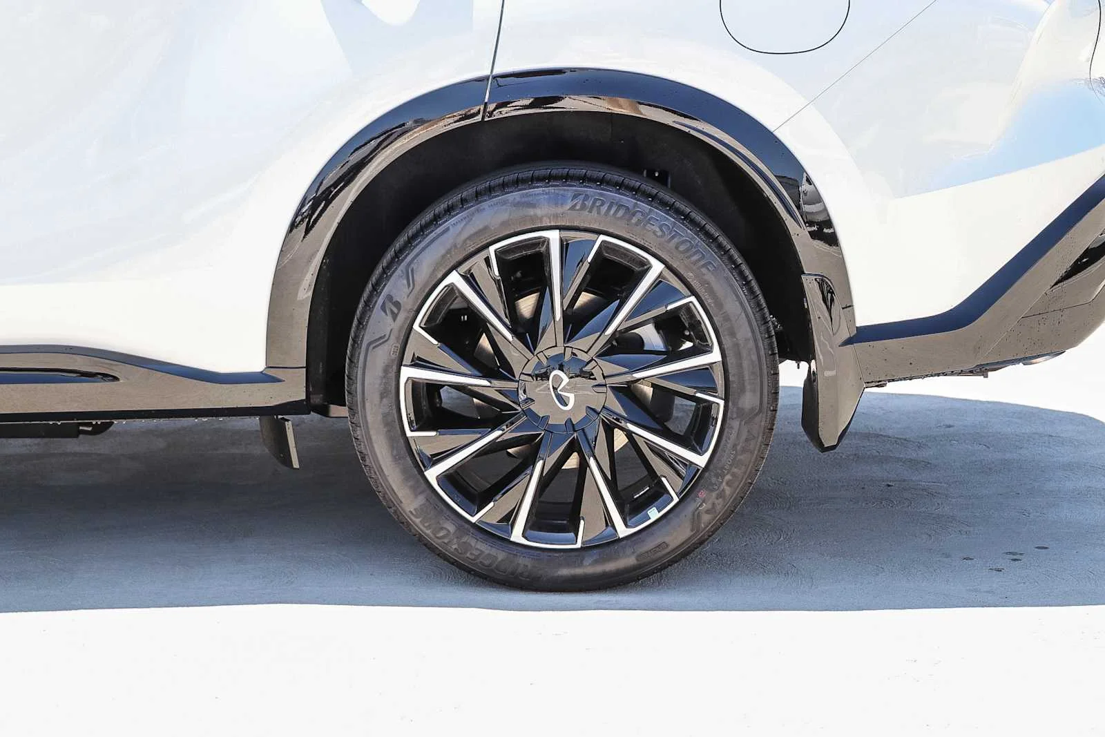 New 2027 2T RAD WHT INFINITI Autograph AWD image 12