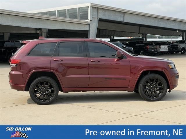 Used 2020 Velvet Red Pearlcoat Jeep Altitude image 3