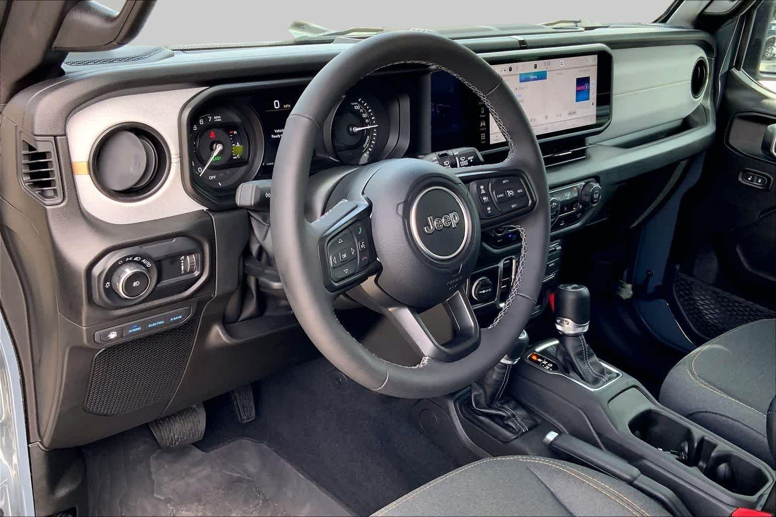 Used 2025 Anvil Clearcoat Jeep Sport S image 15
