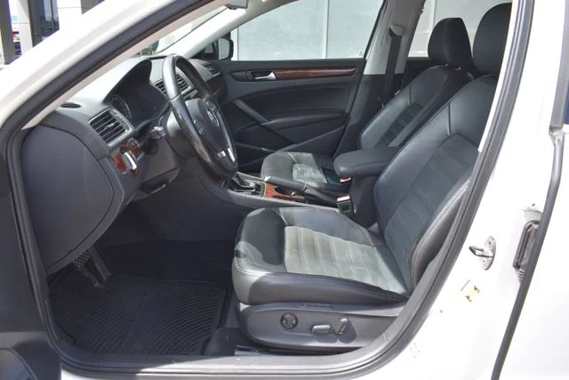 Used 2013 White Volkswagen TDI SEL Premium image 12