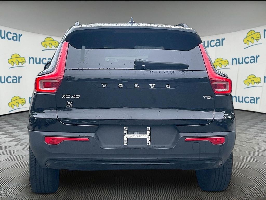 Used 2021 Black Volvo R-Design image 5