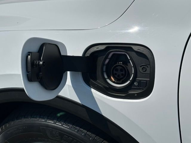 Used 2021 White Ford SE image 10