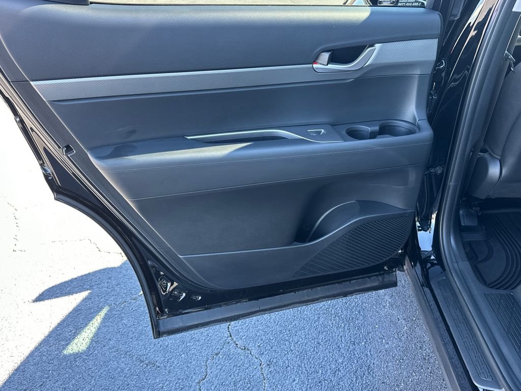 Used 2025 Black Hyundai SE image 21