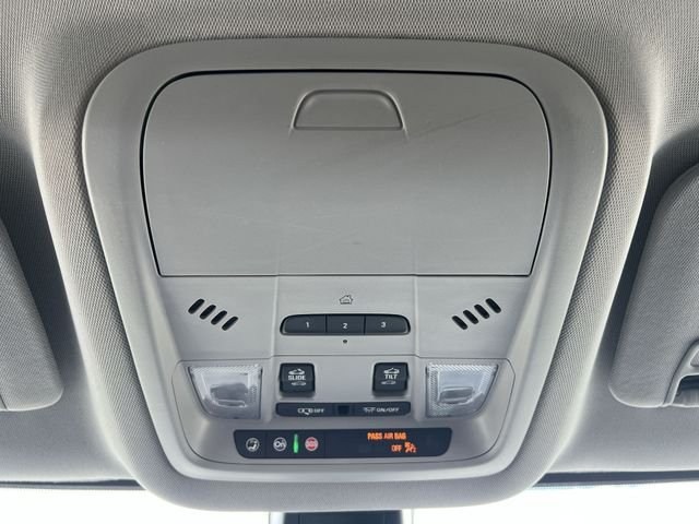 Used 2020 White GMC SLT image 31