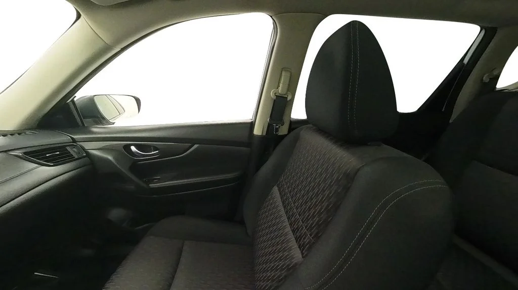 Used 2020 White Nissan SV image 39