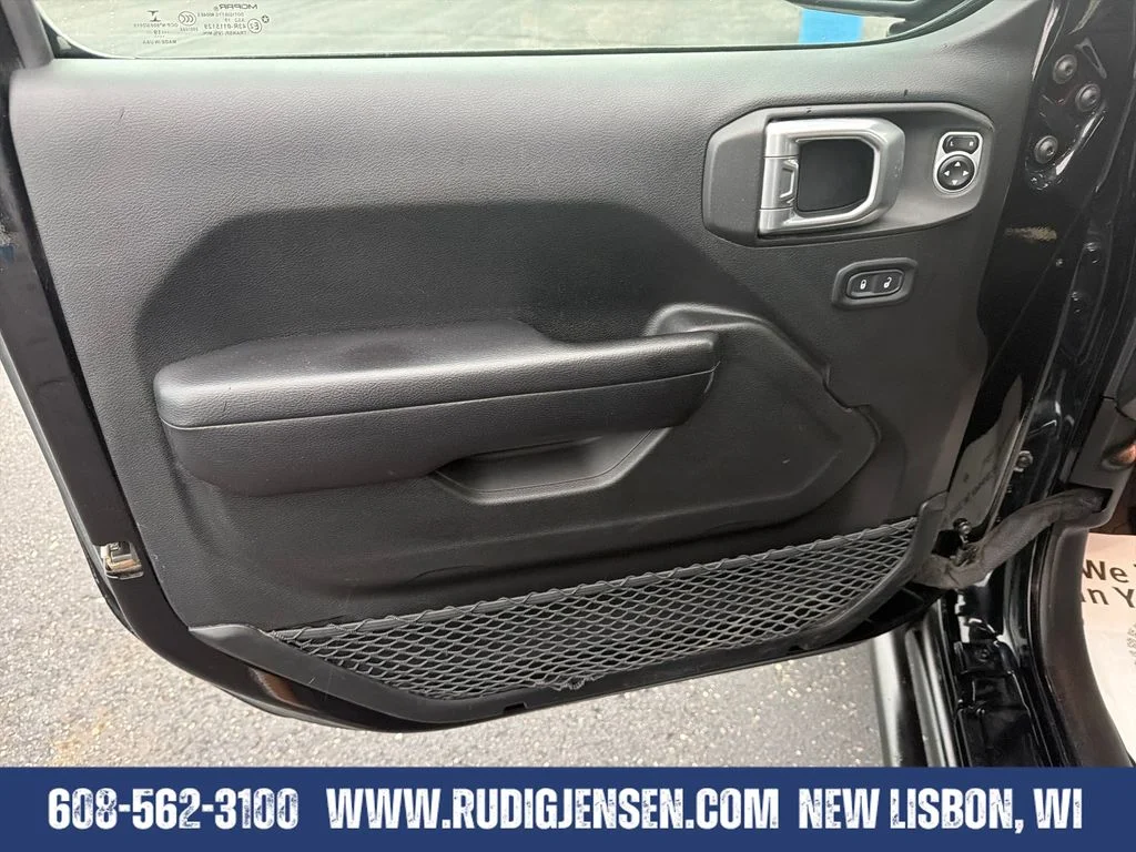 Used 2019 Black Jeep Sport S image 10