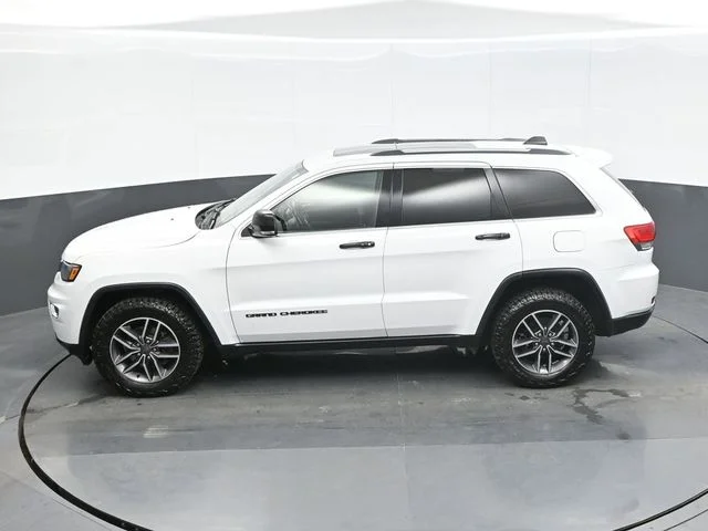 Used 2019 White Jeep Limited image 12