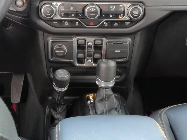 Certified Used 2024  Jeep Sahara image 18